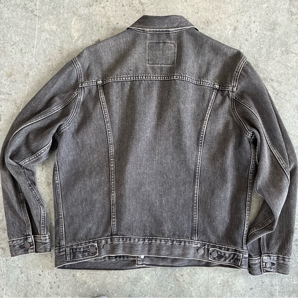 Levi's Men's Gray washed black classic Denim Jacket trucker L - Picture 4 of 5